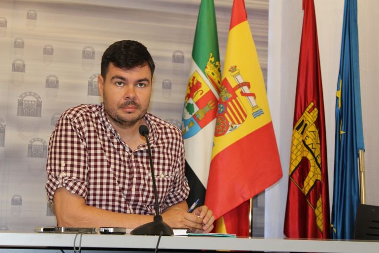 El concejal Pedro Vadillo durante la rueda de prensa