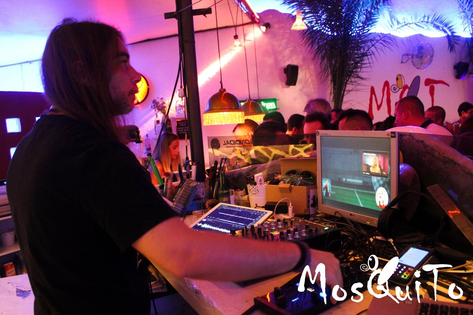 Desde la cabina del DJ todo se ve mejor