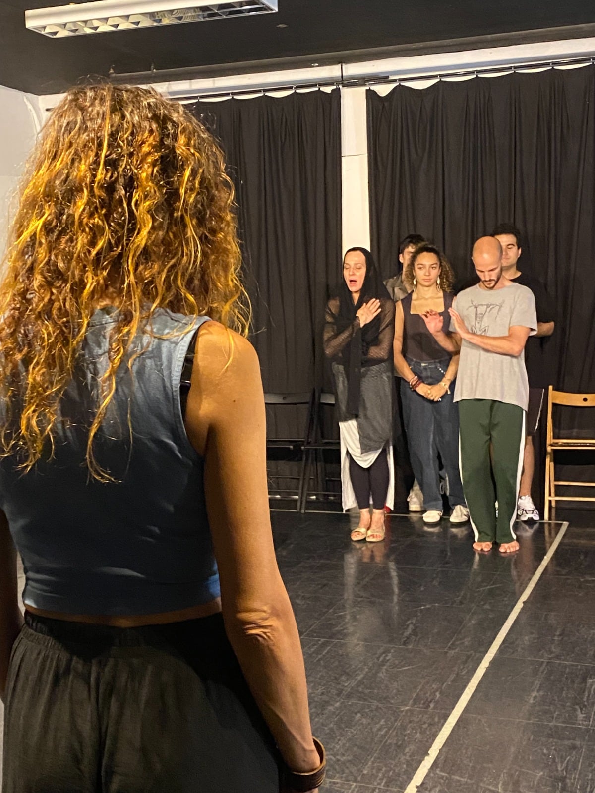 Parte del elenco de 'Cleopatra enamorada, el musical' en los ensayos