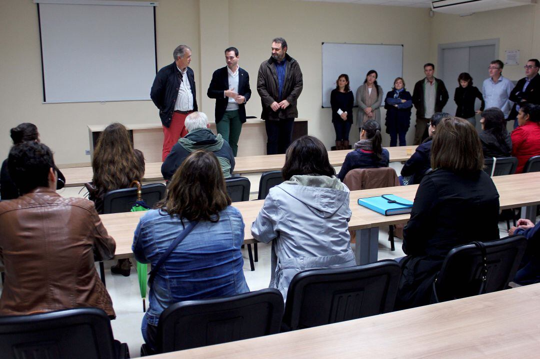 El alcalde de Onda, Ximo Huguet, ha destacado que “cuando iniciamos las labores de gobierno, en nuestra ciudad había más de 3.000 personas en situación de desempleo"