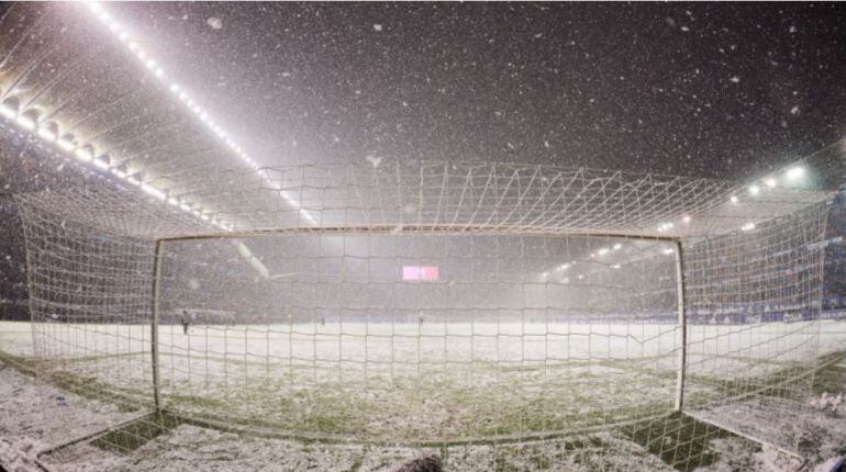 Estadio del Sadar nevado.