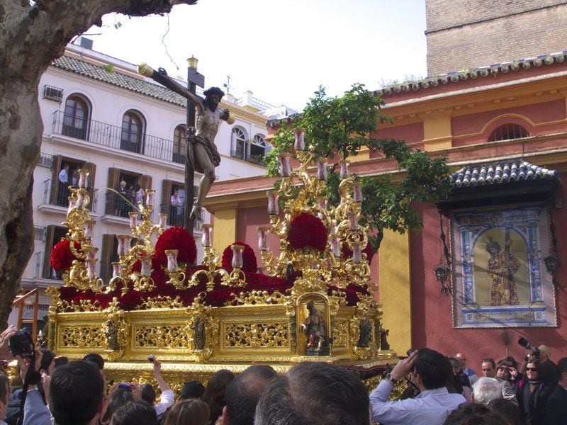 El Cristo del Buen Fin a su paso por la Plaza de San Lorenzo