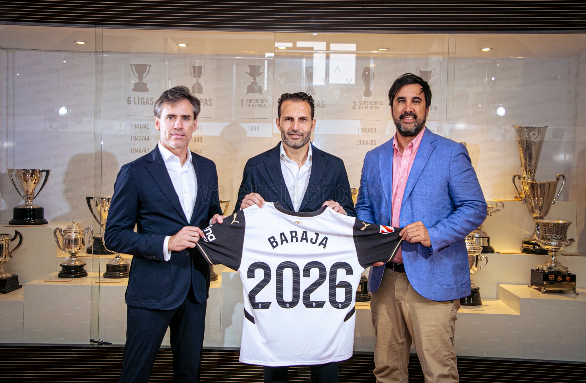 Rubén Baraja renueva con el Valencia hasta 2026