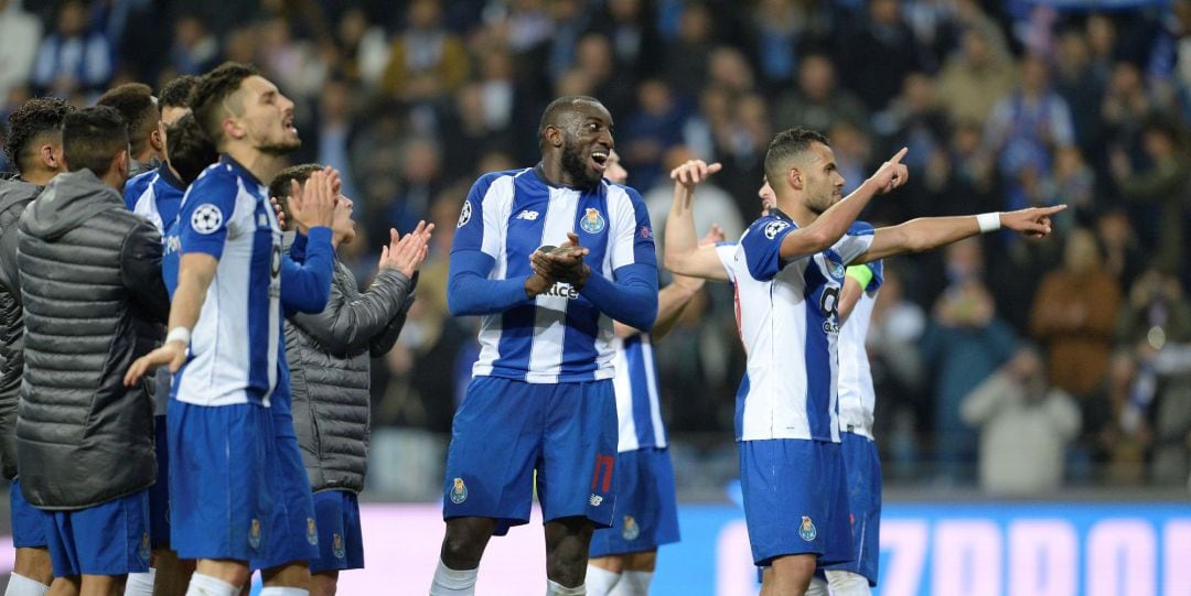 Los jugadores del Oporto festejan el pase a cuartos de final