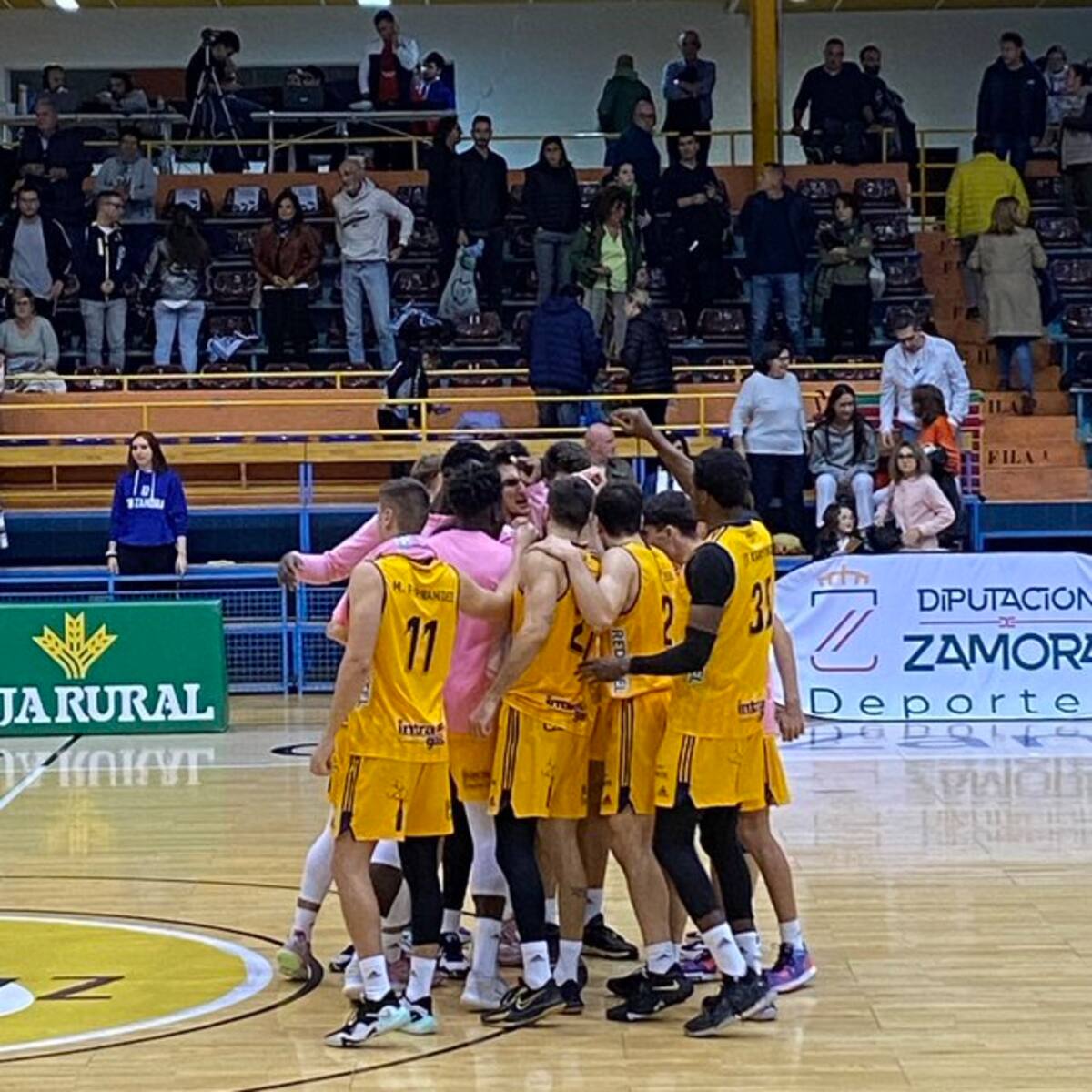 El Clínica Ponferrada SDP suma su primera victoria en el Ángel Nieto