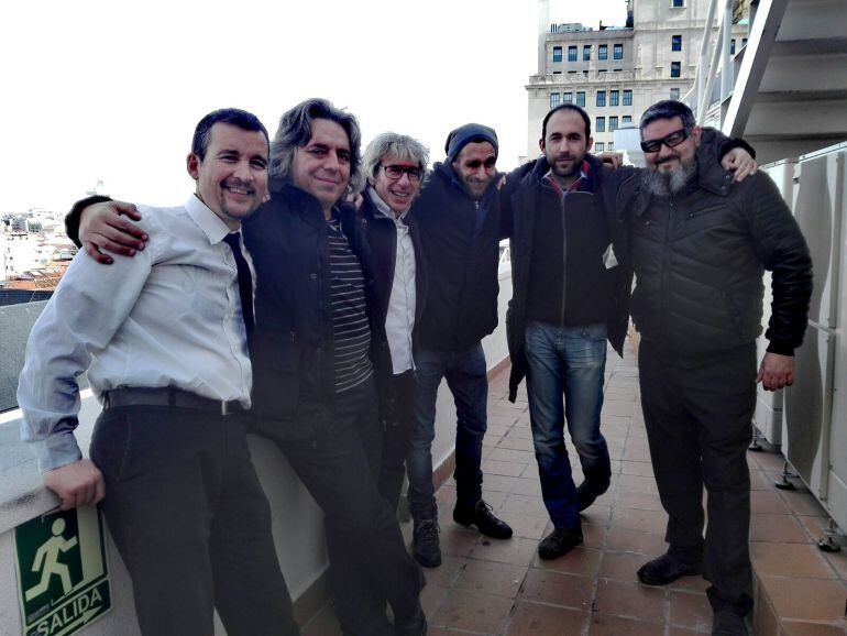 A Quarter of a Dozen y Barrio Negro en la terraza de la Ser o sea de izqda a dcha : David, Pepeíllo, Trespi, Tony, Mario y Tonino