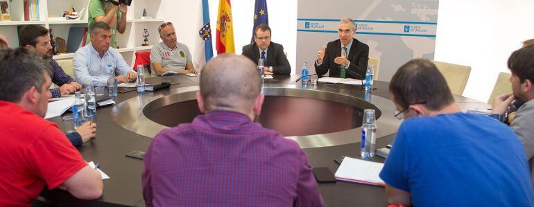 Reunión de los trabajadores de Alcoa con el conselleiro Francisco Conde