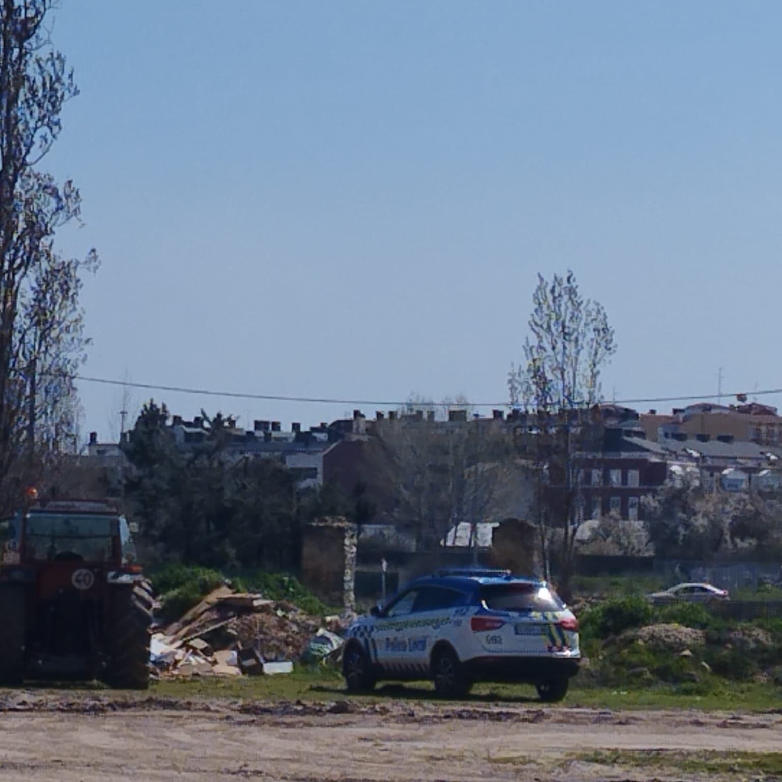 La Policía Local obliga a recoger los escombros