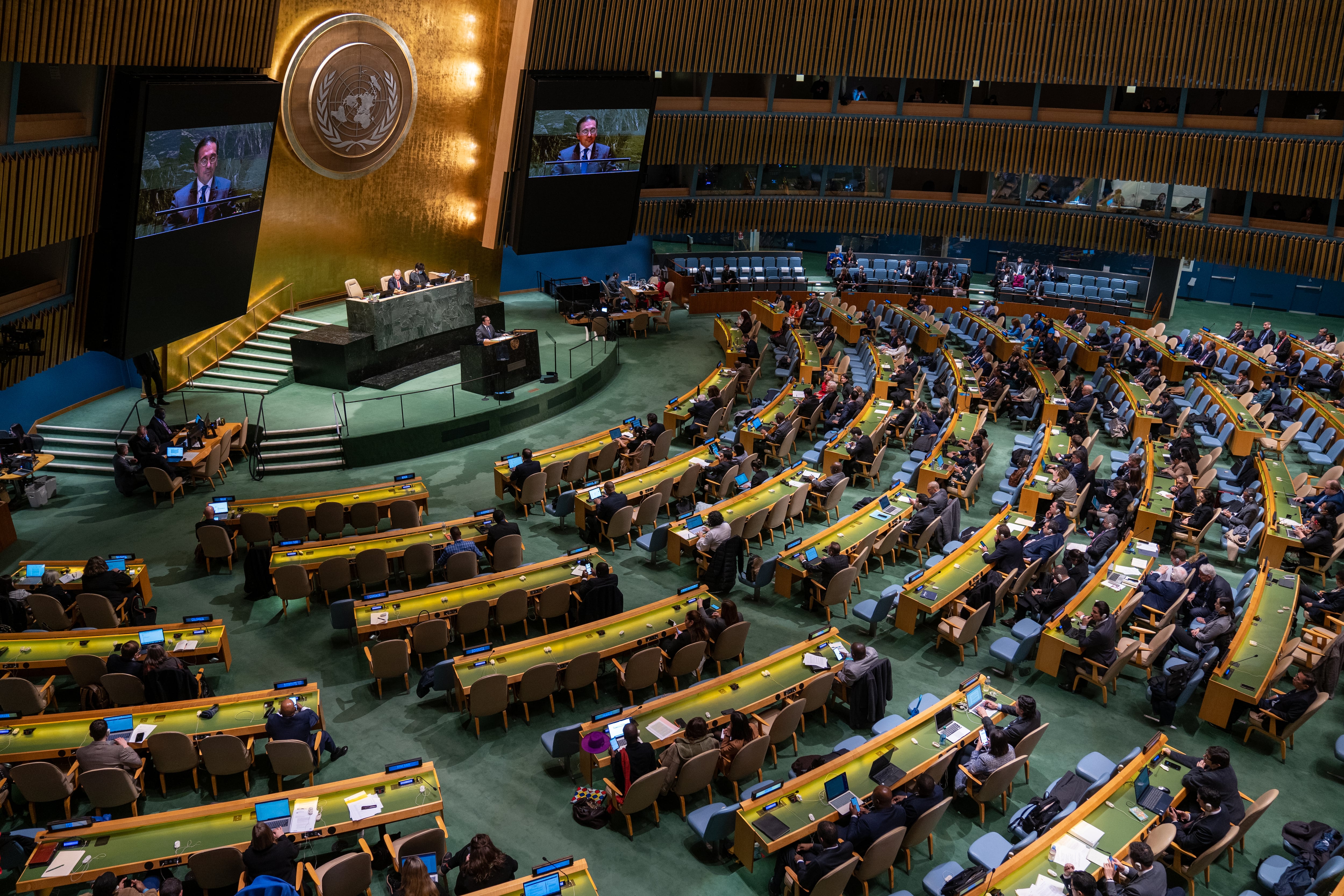 El Ministro de Asuntos Exteriores de Ucrania Dmytro Kuleba habla, durante su intervención en la sede de Naciones Unidas con motivo del primer año de la invasión de Rusia a Ucrania, en Nueva York (EEUU).