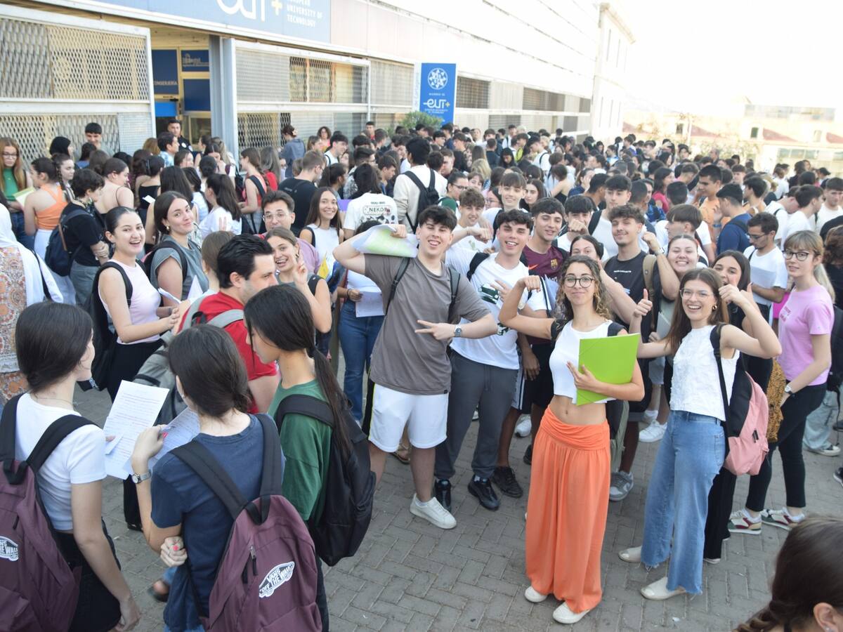 Comienza la EBAU: Más de 1.800 estudiantes se examinan en las sedes de la UPCT