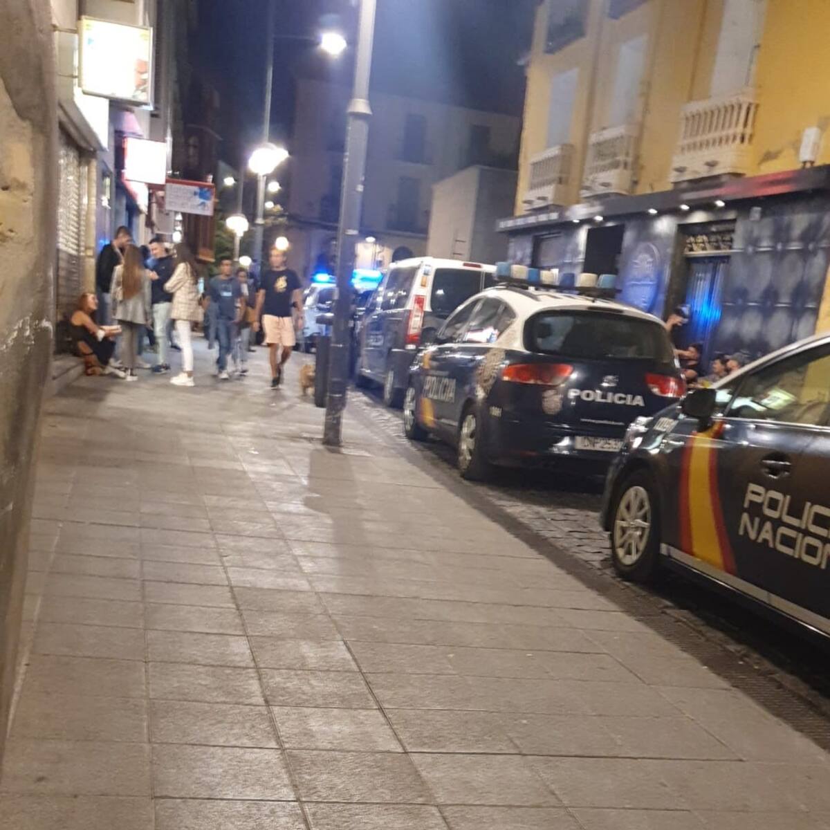 Otros dos bares del Tubo y más de una docena de clientes denunciados en una operación policial