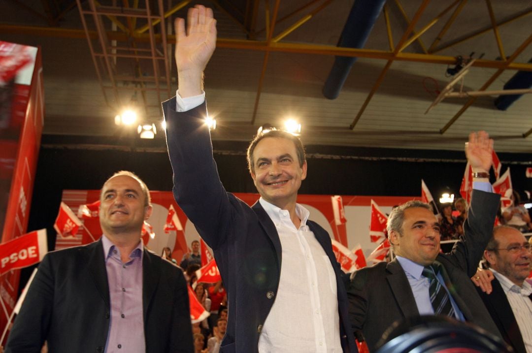 Miguel Sebastián, junto al expresidente Zapatero y Rafael Simancas, en una fotografía de archivo. 