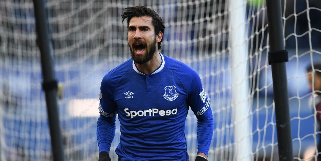 André Gomes celebra un gol con el Everton