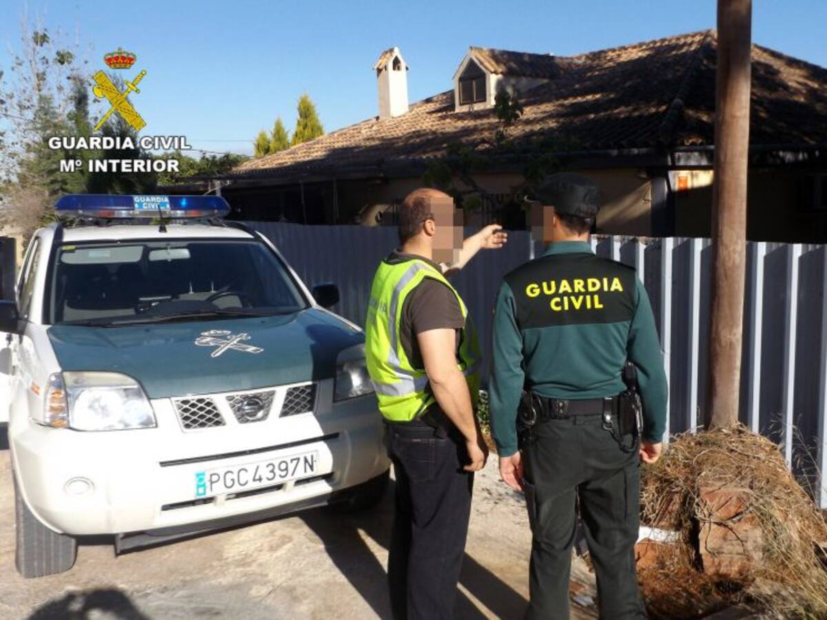 Detenido por disparar en 14 ocasiones contra la casa de su vecina