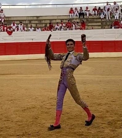 Ignacio Boné paseo dos orejas y un rabo en Cascante