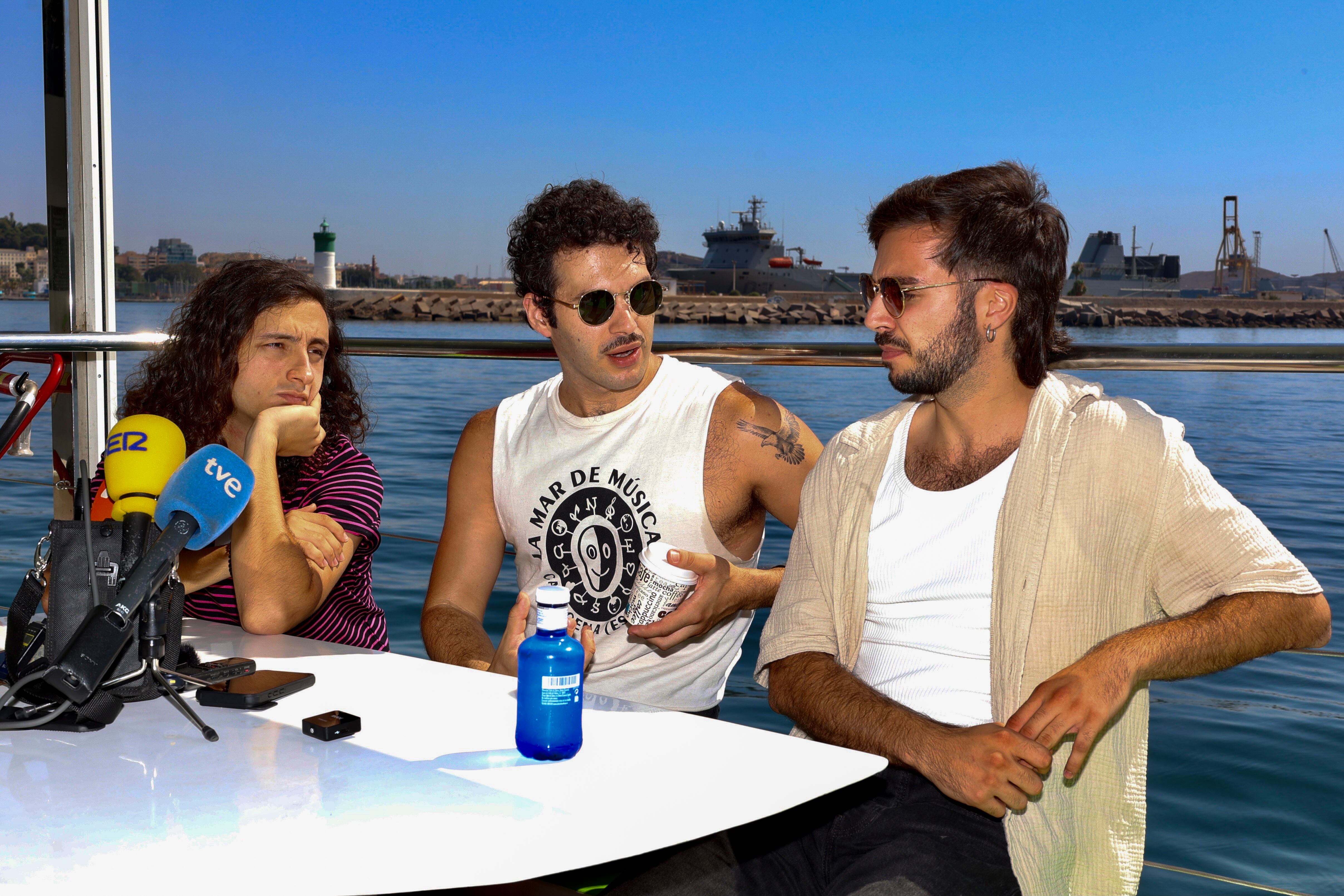 CARTAGENA, 01/07/2025.- El grupo Arde Bogotá presenta en rueda de prensa este martes su doble concierto en Cartagena, su ciudad natal, los días 4 y 5 de julio en la Cuesta de El Batel, dentro del festival Cartagena Suena. EFE/Juan Carlos Caval