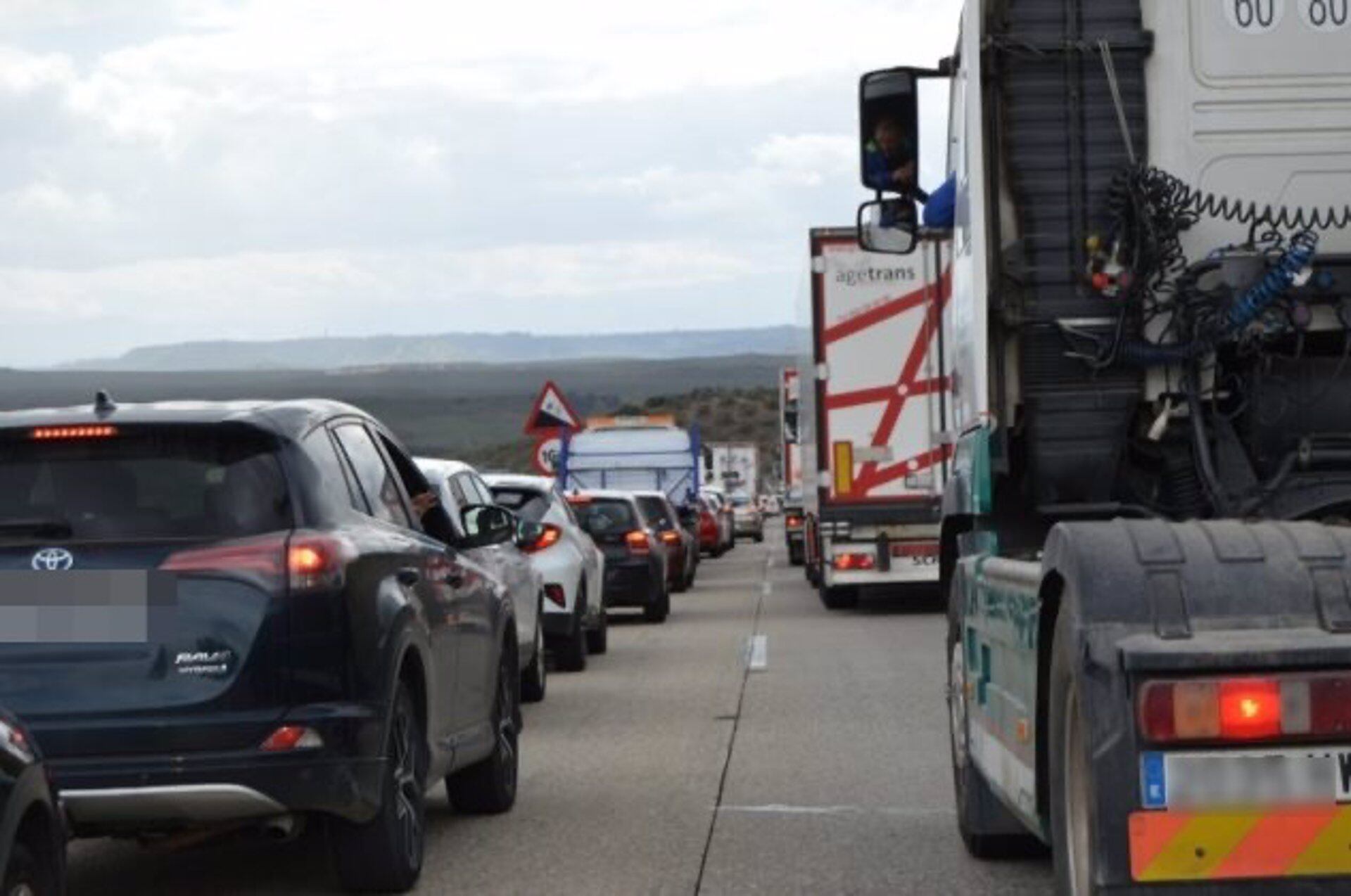 Retenciones en la A-4 - EMERGENCIAS 112 ANDALUCÍA - Archivo