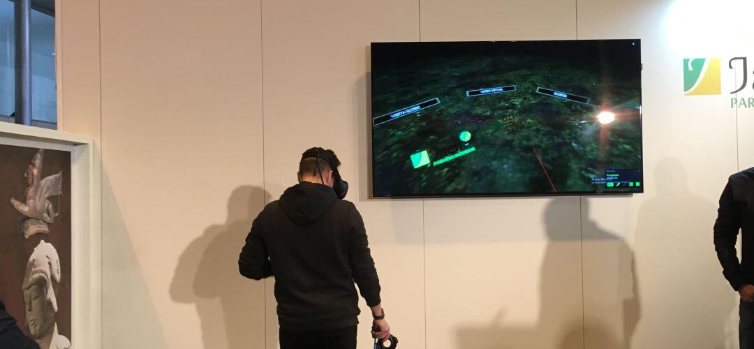 Una de las acciones con gafas virtuales llevadas a cabo en el estand de Jaén durante la última celebración presencial de Fitur.