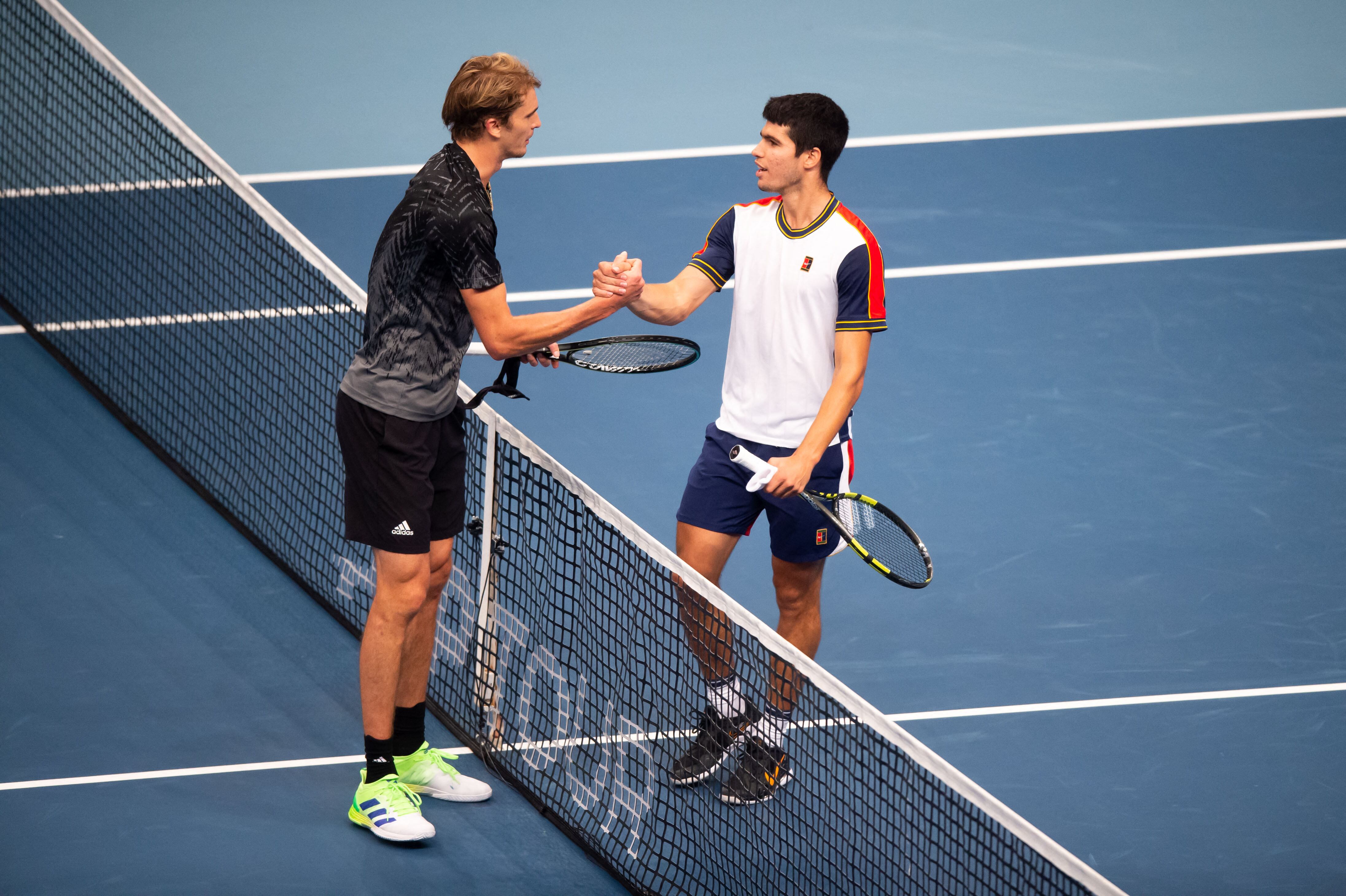 Carlos Alcaraz y Alexander Zverev durante un partido entre ambos.