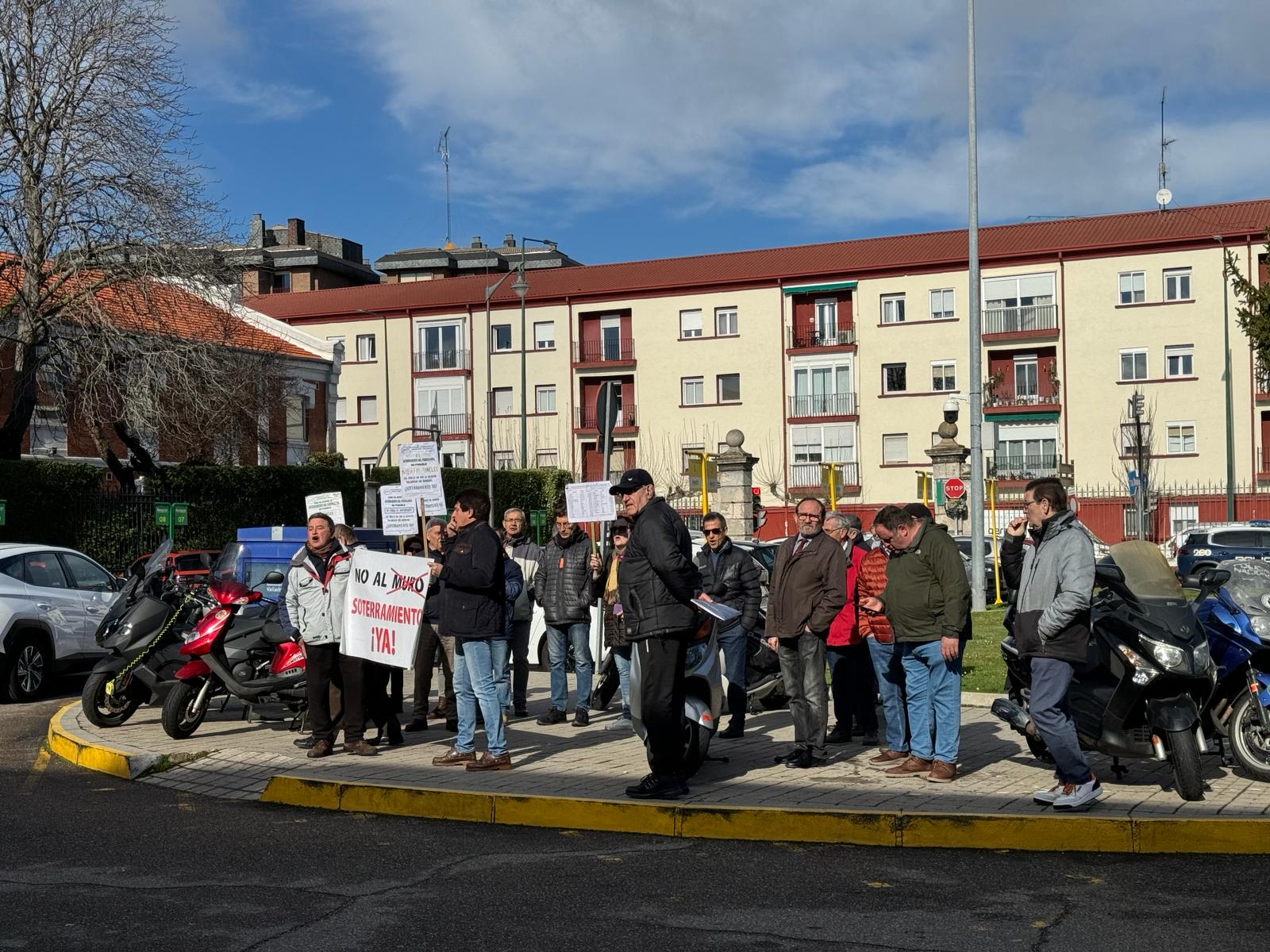 Manifestantes a favor del soterramiento