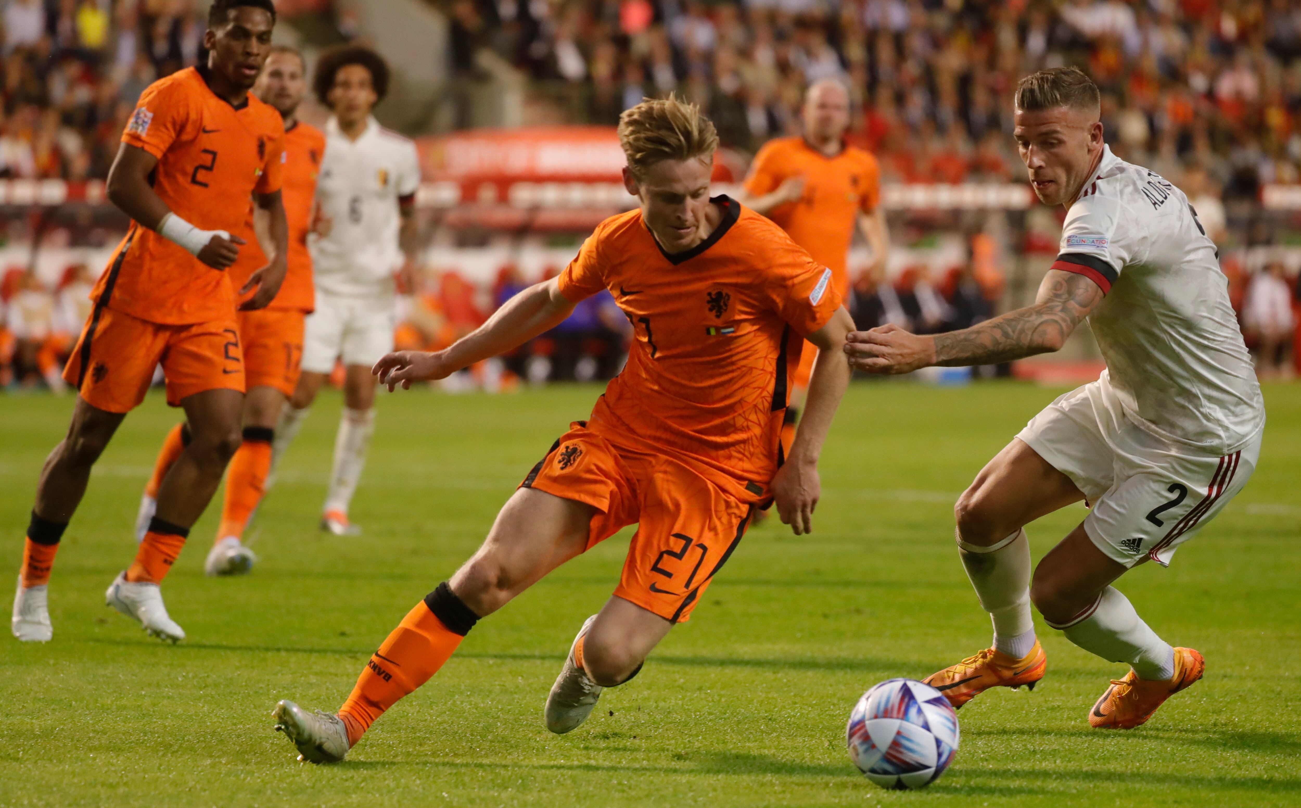 De Jong durante el Bélgica 1-4 Países Bajos