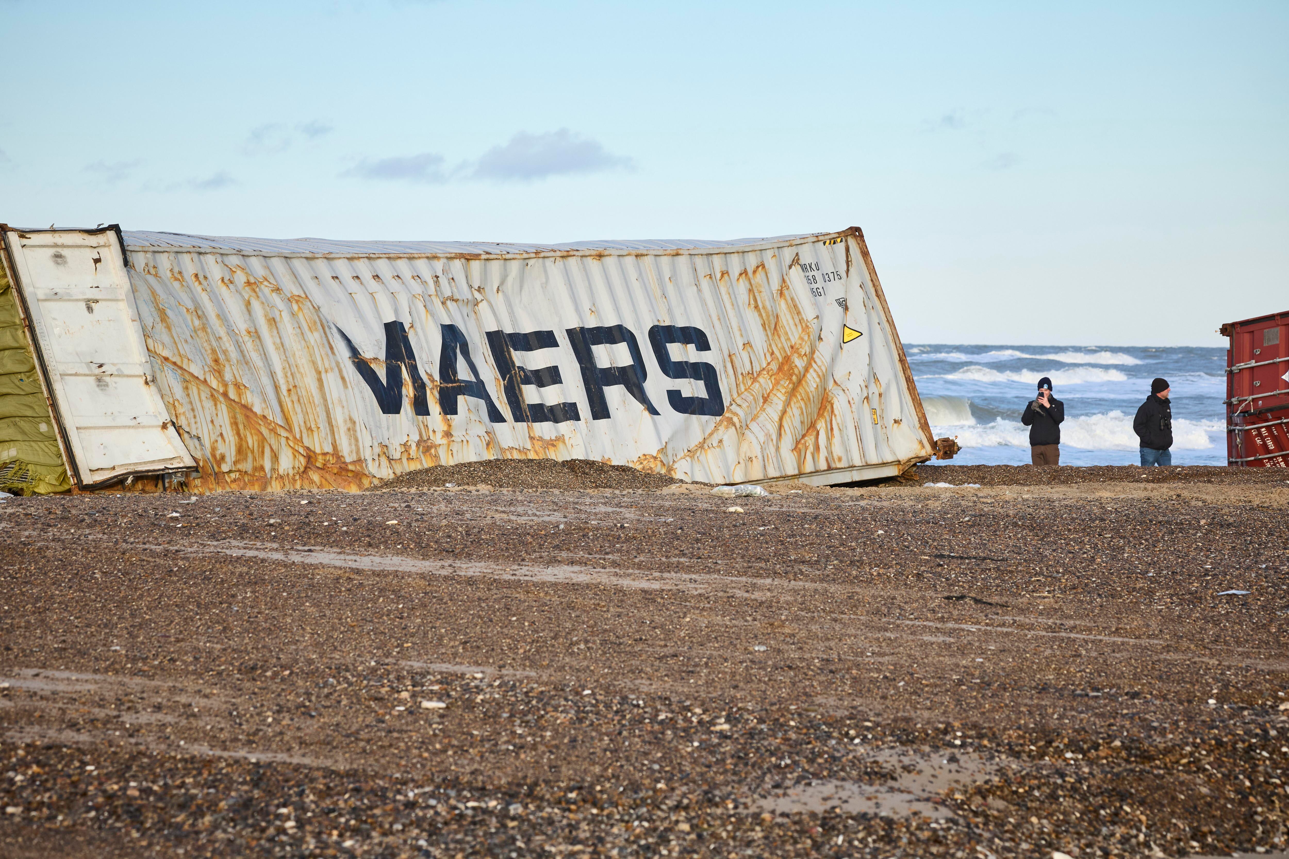 Imagen de archivo de un contenedor de Maersk en una playa