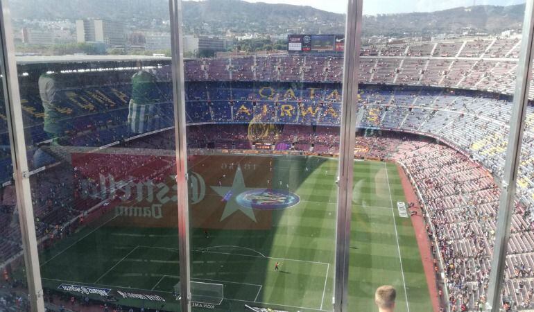 El Camp Nou con mamparas es lo que espera a la gente que pague 59 euros.