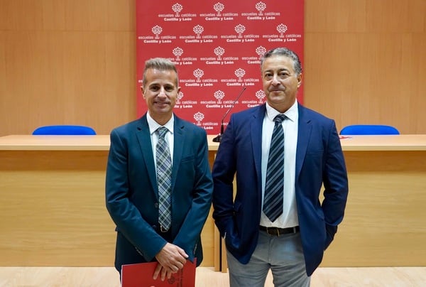 El secretario autonómico de organización de la Red de Escuelas Católicas, Ricardo Bernardo Redondo junto al secretario autonómico adjunto Leandro Roldán Maza, presentando el inicio del curso escolar 2024/2025