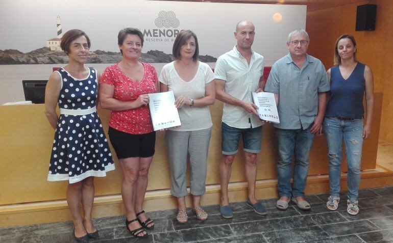 Alcaldes y representantes del Consell presentaron la guía  que se aplicará.