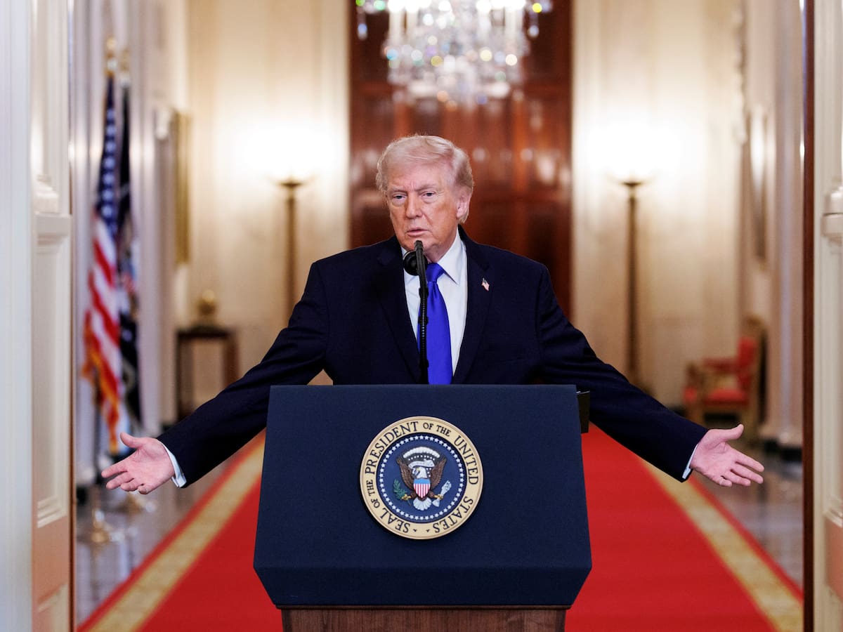 Entra en vigor un nuevo arancel global del 10% impuesto por Trump tras el revés del Supremo