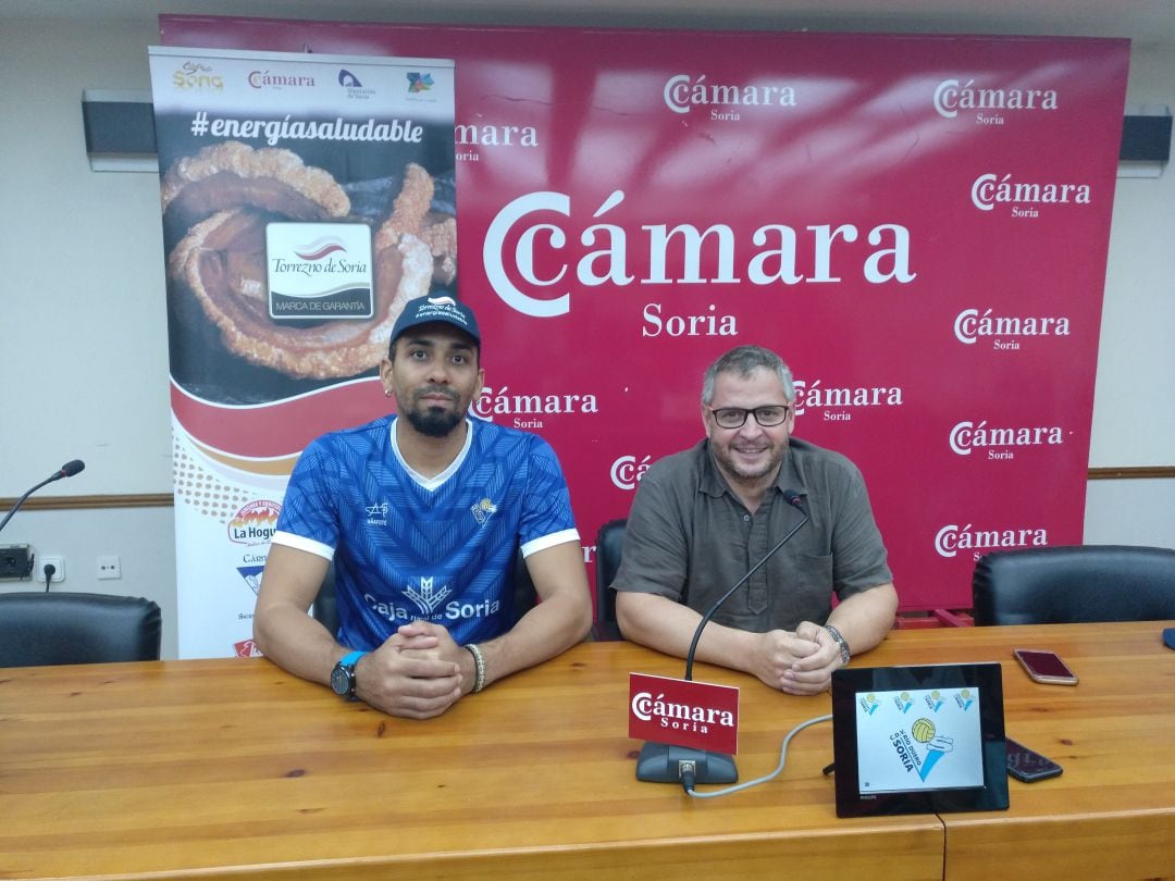 Mario dos Santos, junto al presidente del Río Duero, Alfredo Cabrerizo.