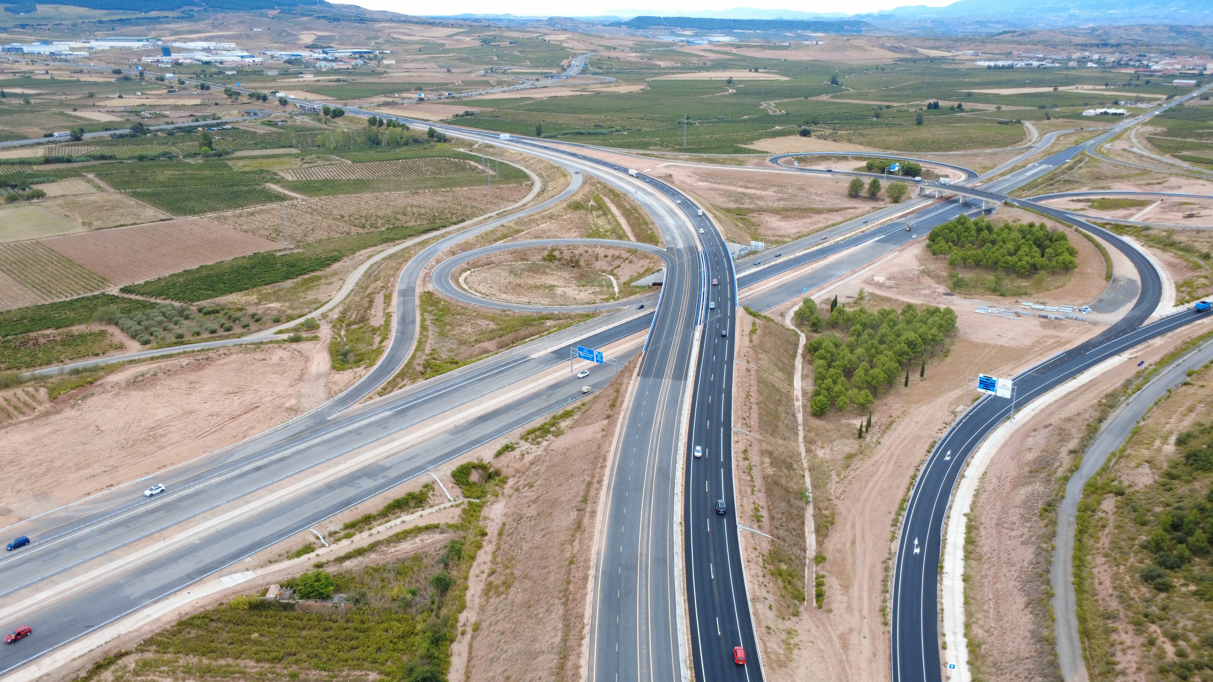 Los trabajos de la ronda sur de Logroño avanzan en el entorno de Navarrete con el asfaltado de la calzada.