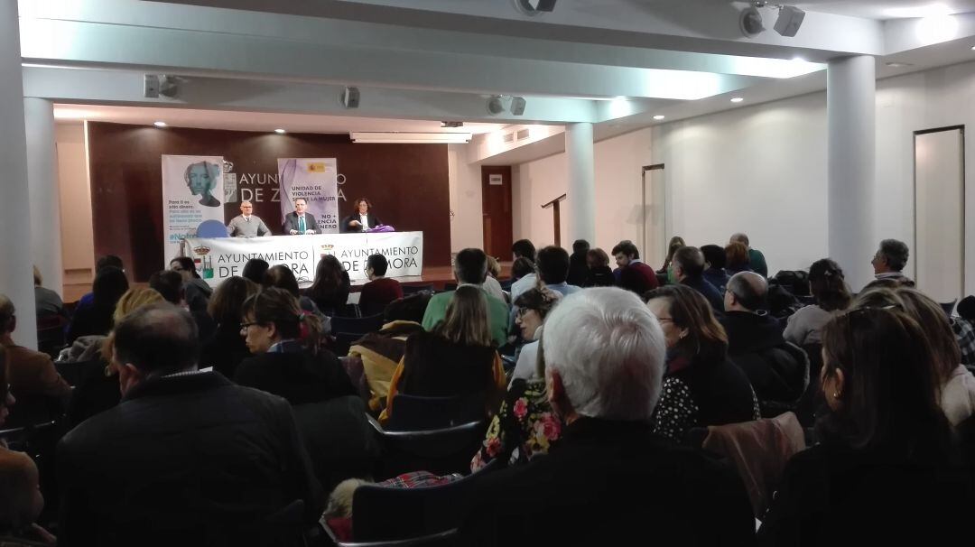 Reunión del Subdelegado del Gobierno, Ángel Blanco, con lso secretarios de ayuntamientos de la provincia de Zamora