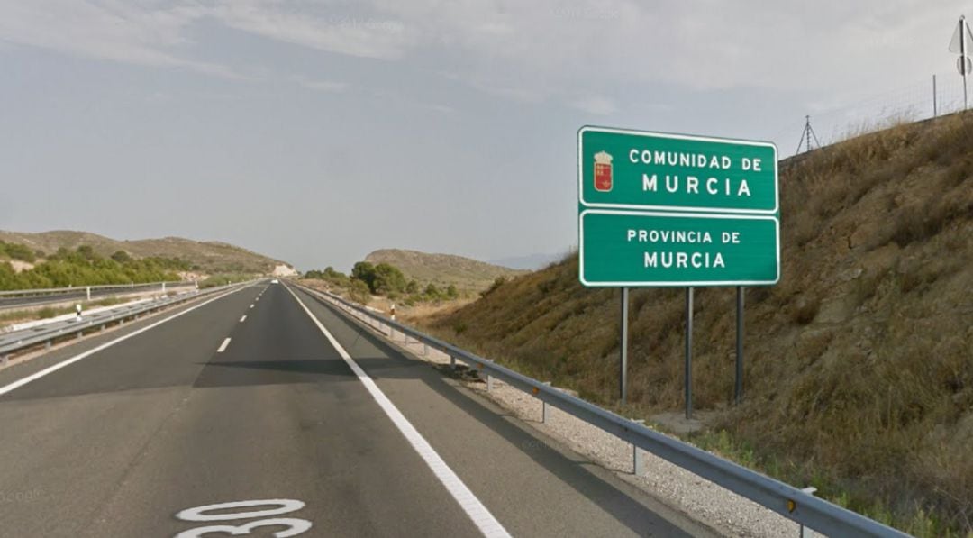 Este cartel en la A-30 anuncia a los conductores que vienen en dirección de Albacete que están entrando en la Región de Murcia