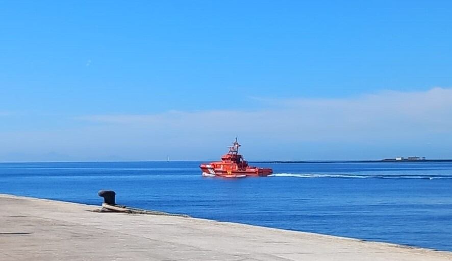 La Guardamar Polimnia saliendo de Arrecife, Lanzarote.