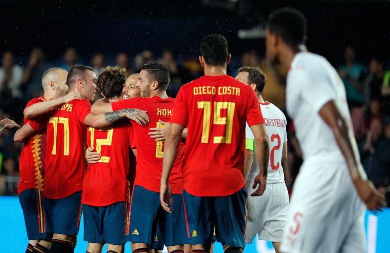 La selección española, en su partido contra Suiza.