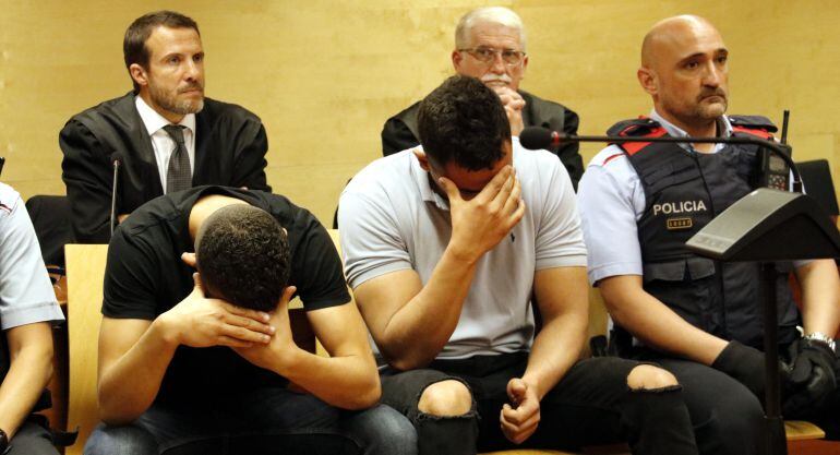 Els dos acusats, durant el judici.