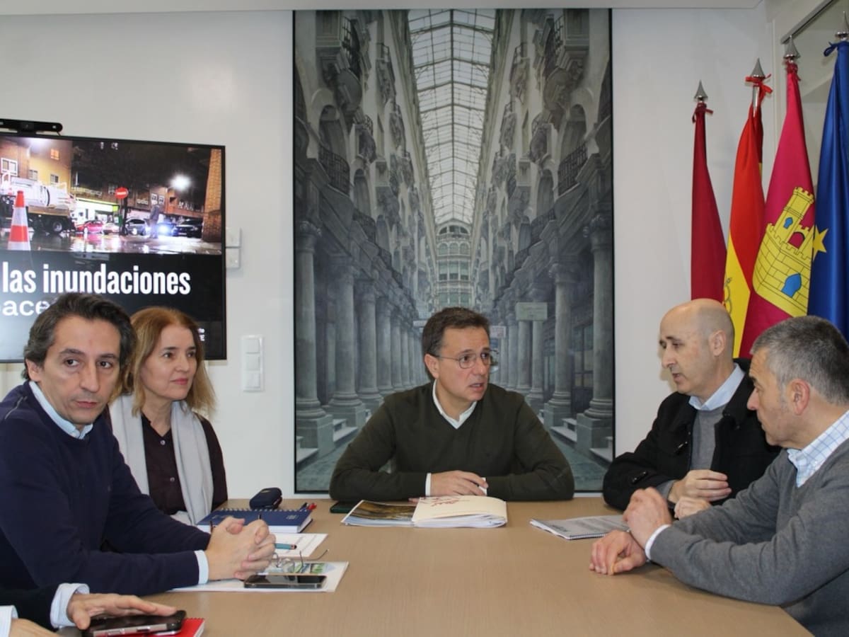 La CHJ se compromete a "ejecutar una posible solución" mientras que las actuaciones de emergencia 'dan sus frutos'