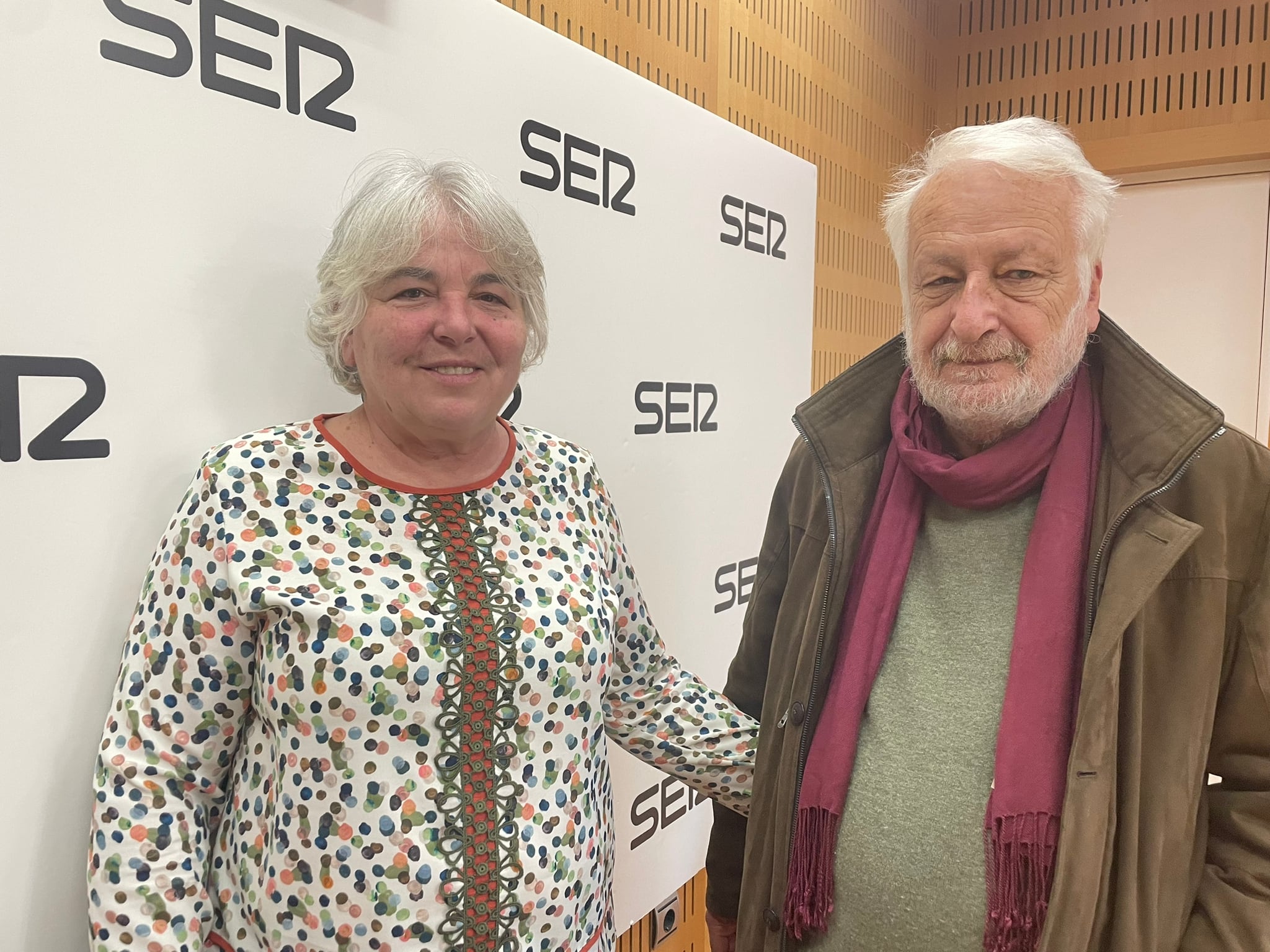 Nati Aznar y Manuel Muñoz Zielinski (Trotamundos), en los estudios de Radio Murcia