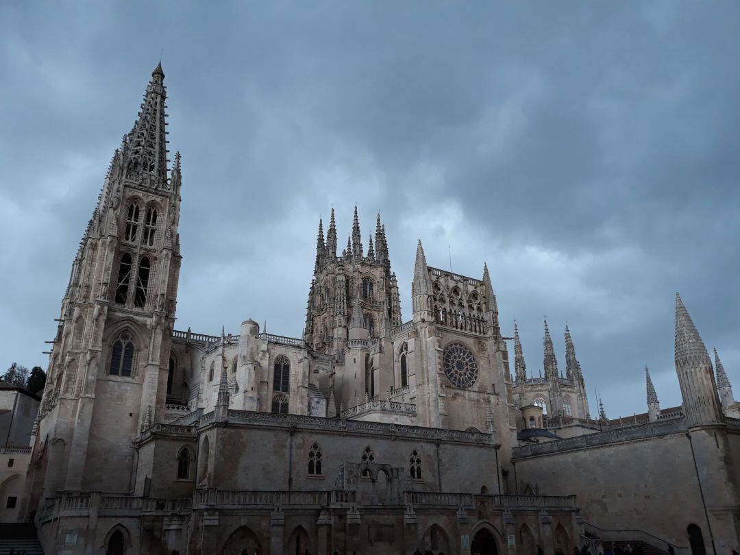 Imagen de la Catedral de Burgos desde la Plaza del Rey San Fernando