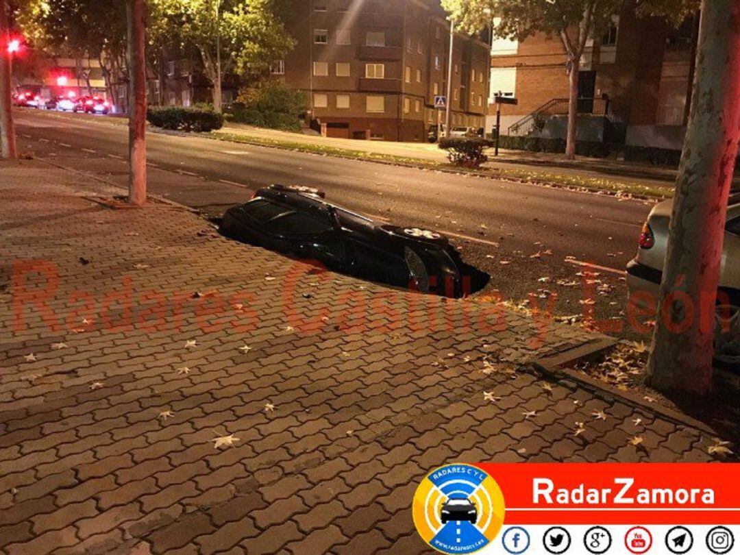 Vehículo accidentado en Cardenal Cisneros