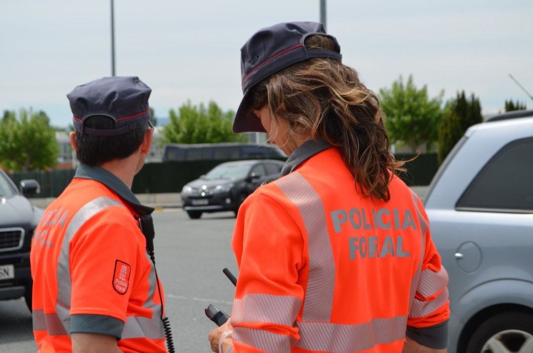 Agentes de la Policía Foral.