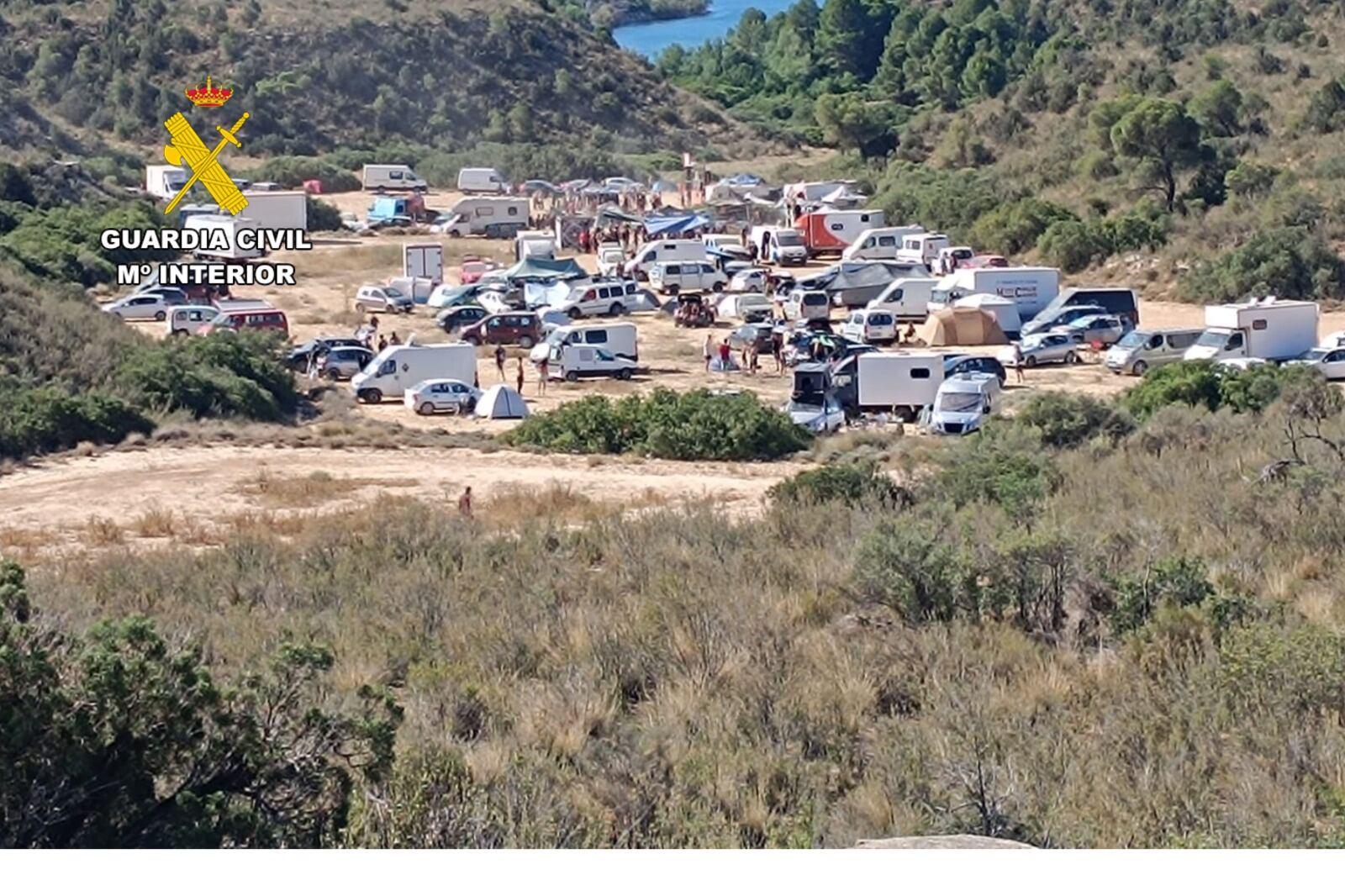 Imagen de la rave antes de su desmantelamiento