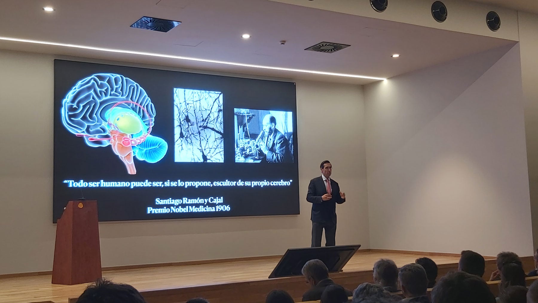 Mario Alonso Puig durante su conferencia en la nueva sede de AITEX