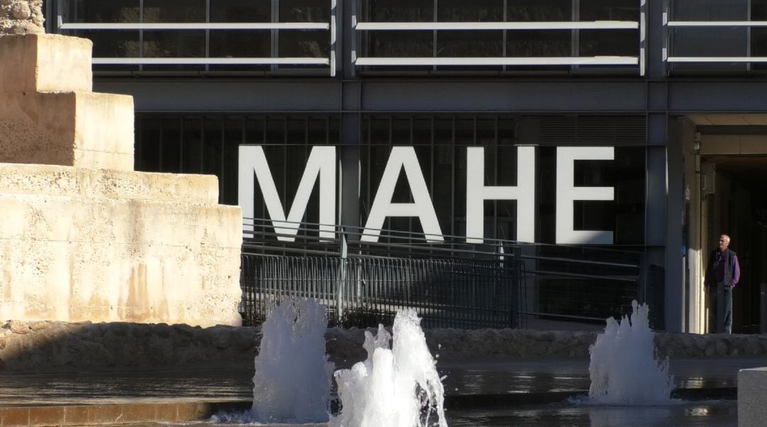 Fachada del MAHE