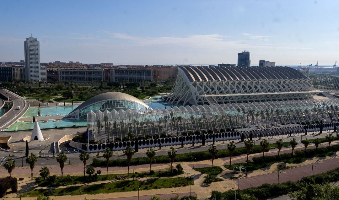 Fotografía de la Ciudad de las Artes y las Ciencias de València durante abril de 2020, en pleno confinamiento domiciliario. 