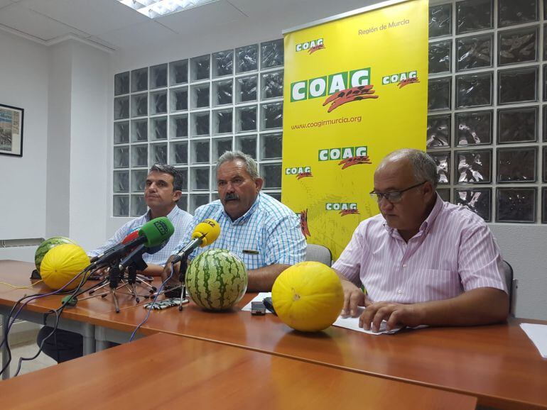 Vicente Carrión, hablando del Mar Menor, en la sede de COAG en Murcia.