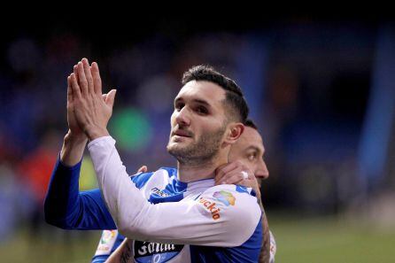 El delantero del Deportivo Lucas Pérez celebra el primer gol ante el Málaga