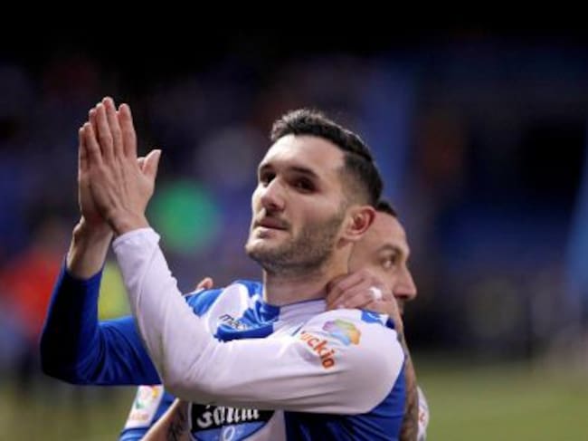 El delantero del Deportivo Lucas Pérez celebra el primer gol ante el Málaga