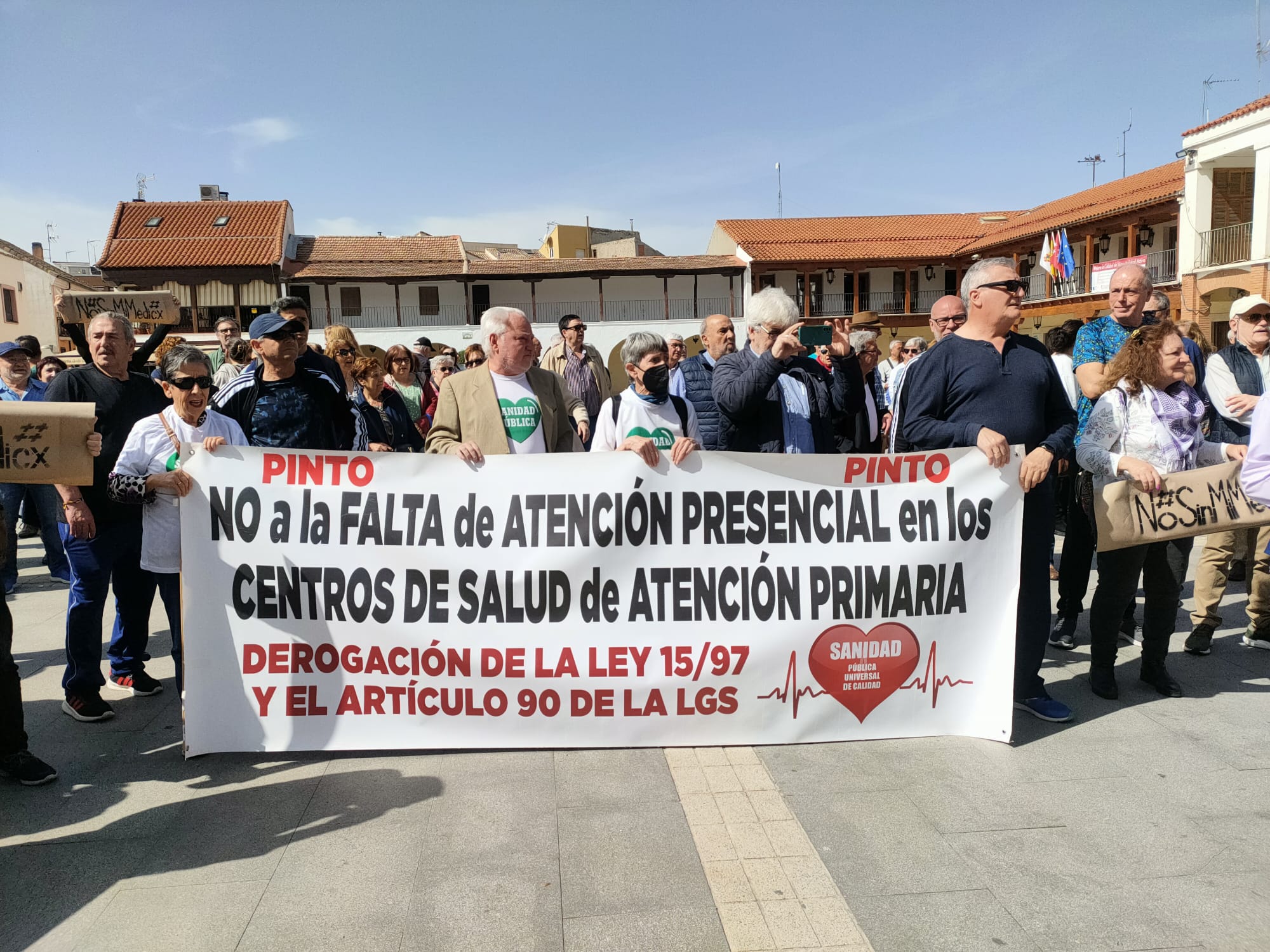 Los vecinos de Pinto protestan por la situación de la sanidad en Pinto